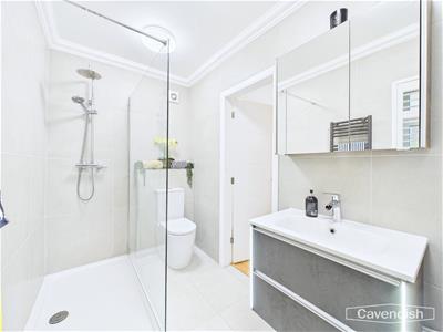 EN-SUITE SHOWER ROOM